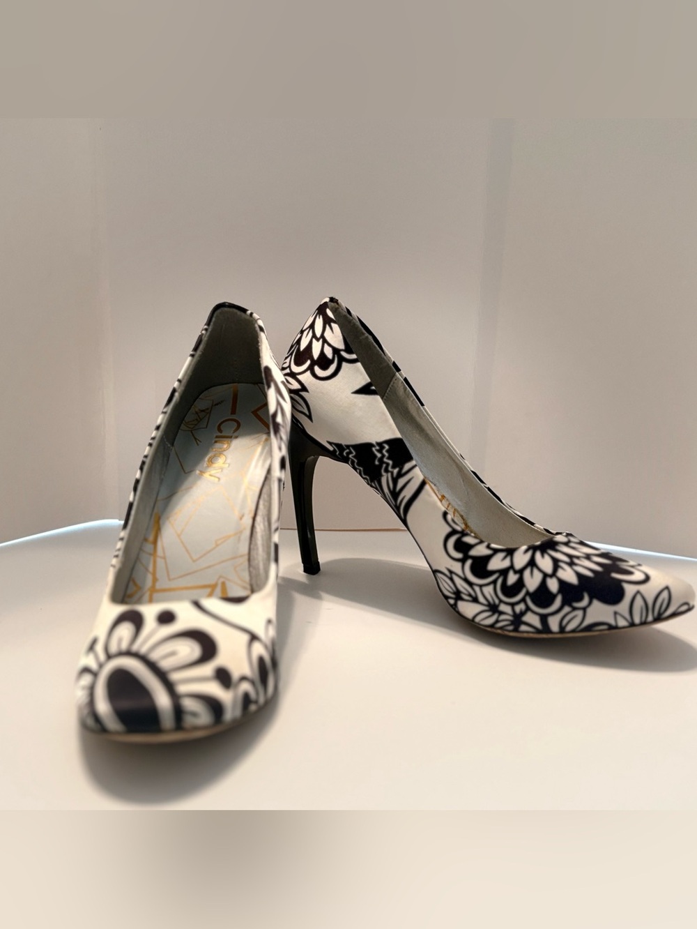 Black & White Floral Pointed-Toe Stiletto Pumps